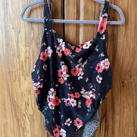 Volcom new without tags reversible one piece swim suit - Picture 5 of 9